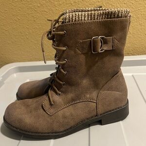 Shoedazzle Brown Kirsten Combat Bootie Size 7 Winter Fall Cozy Girl